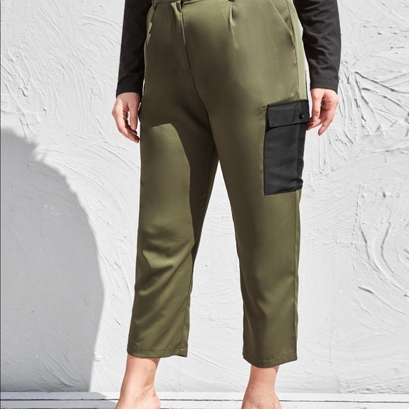 Plus Contrast Flap Pocket Capris Pants - Picture 2 of 6